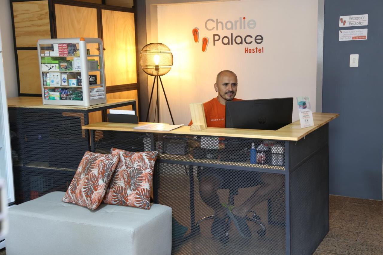 Charlie Palace Hostel Medellin Exterior photo